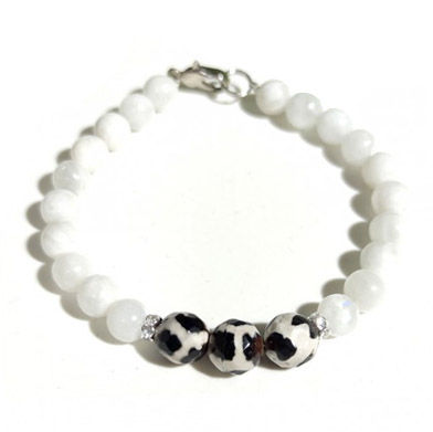 Браслет с тибетскими бусинами Дзи и лунным камнем